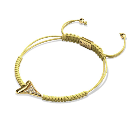 Bracelet en macramé de sable à dents de requin par Lauren Howe | Or Vermeil .925 | Cristal